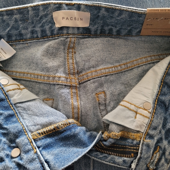 Jeans - Picture 2 of 3